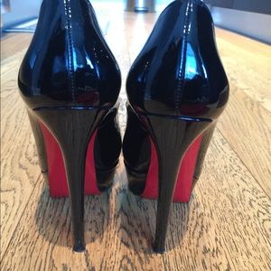 Christian Louboutin - size 7.5